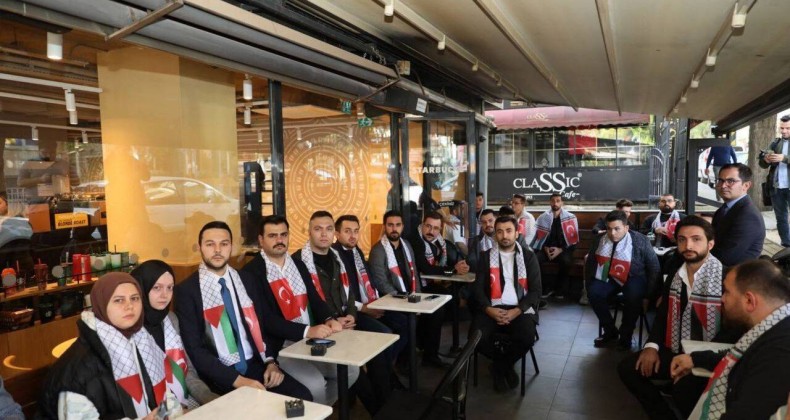 AKP Gençlik Kolları, İsrail’i protesto etmek iddiasıyla yarım saat Starbucks’ta oturdu