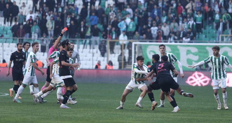 Bursaspor-Diyarbekirspor Maçında 6 Kırmızı Kart