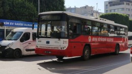 Adana’da kalp krizi geçiren yolcuyu otobüs şoförü hastaneye yetiştirdi