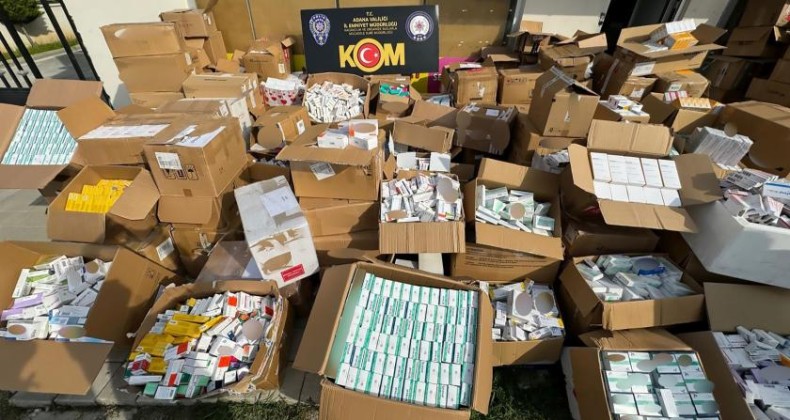 Adana’da bir bakkaldan 35 bin kutu ilaç çıktı