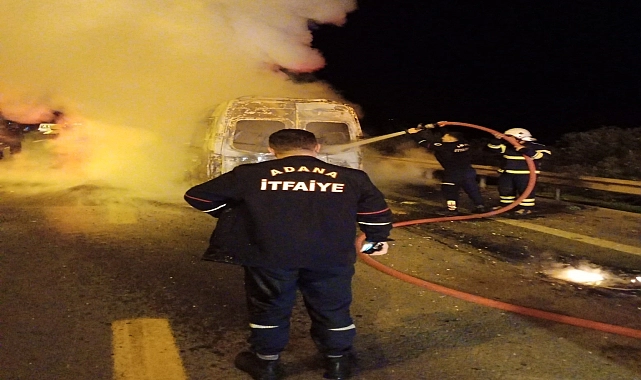 Adana Seyir Halindeki Minibüste Yangın Çıktı