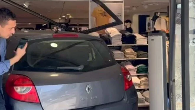 Adana’da mağazaya otomobil girdi: Kazaya ilişkin soruşturma başlatıldı