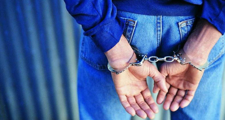 Adana’da alıkoyarak zorla kredi çektiren 2 kişi tutuklandı