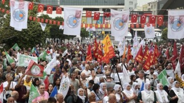 Mersin’de kayyum protesto edildi