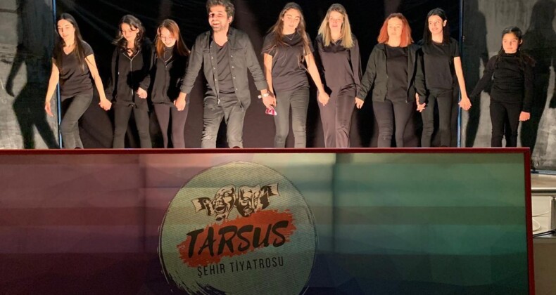 Tarsus Şehir Tiyatrosu: “İddialar gerçeklikten uzak; ne biz kapandık ne de yazılıp çizilenler doğru…”