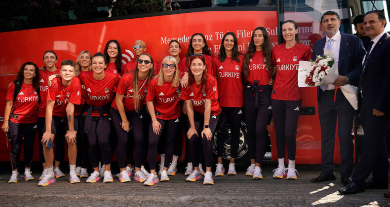 A Milli Kadın Voleybol Takımı Paris’e doğru yola çıktı