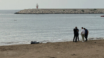 Mersin’de denize giren bir kişi boğularak hayatını kaybetti