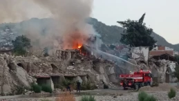 Hatay’da tarihi binada yangın