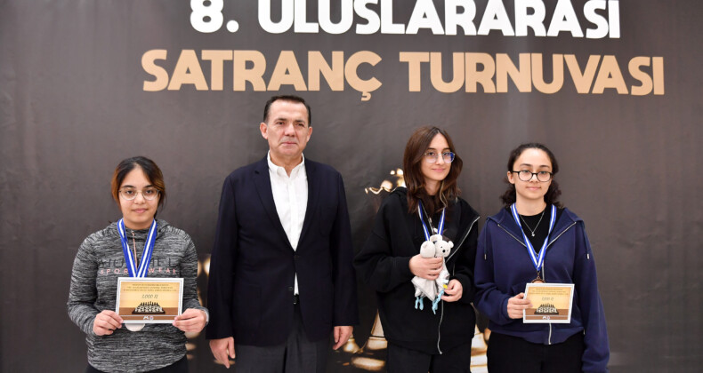 Mersin’de 8. Uluslararası Satranç Turnuvası’nda ödüller verildi