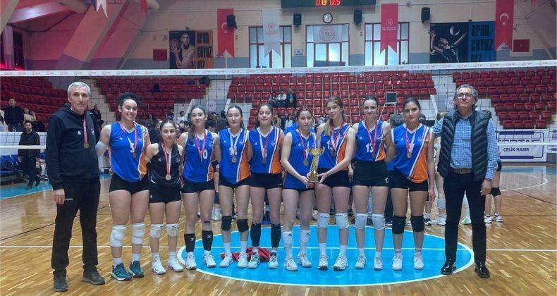 Genç Kadınlar Voleybol Takımı Adana şampiyonu oldu