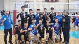 Seyhanlı genç ve küçük erkek voleybolcular, Adana Şampiyonu oldu