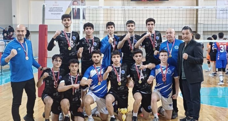 Seyhanlı genç ve küçük erkek voleybolcular, Adana Şampiyonu oldu