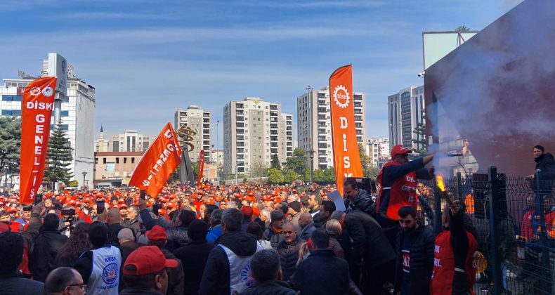 Seyhan Belediyesi işçileri direnmeye devam ediyor