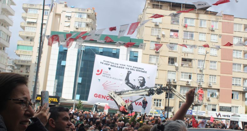 Adana’da gözaltılara protesto: “Bu bir darbedir”